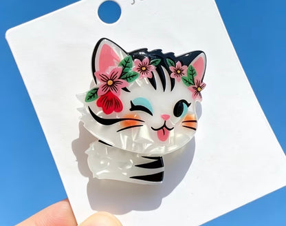 Winky cat Brooch