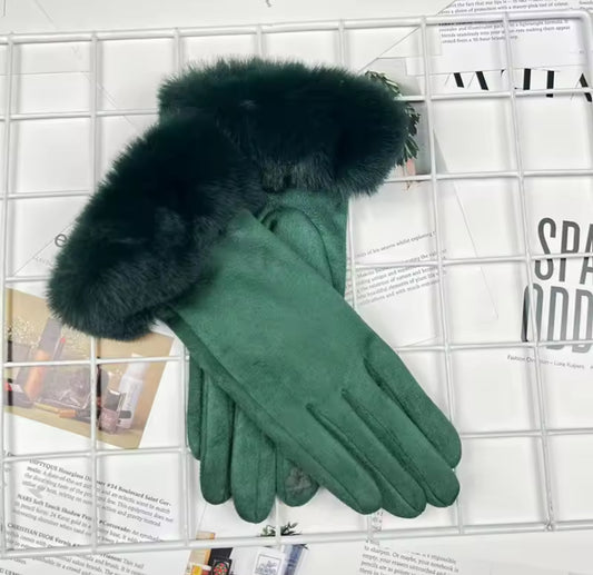 Plush Glove with Faux Fur in Forest Green
